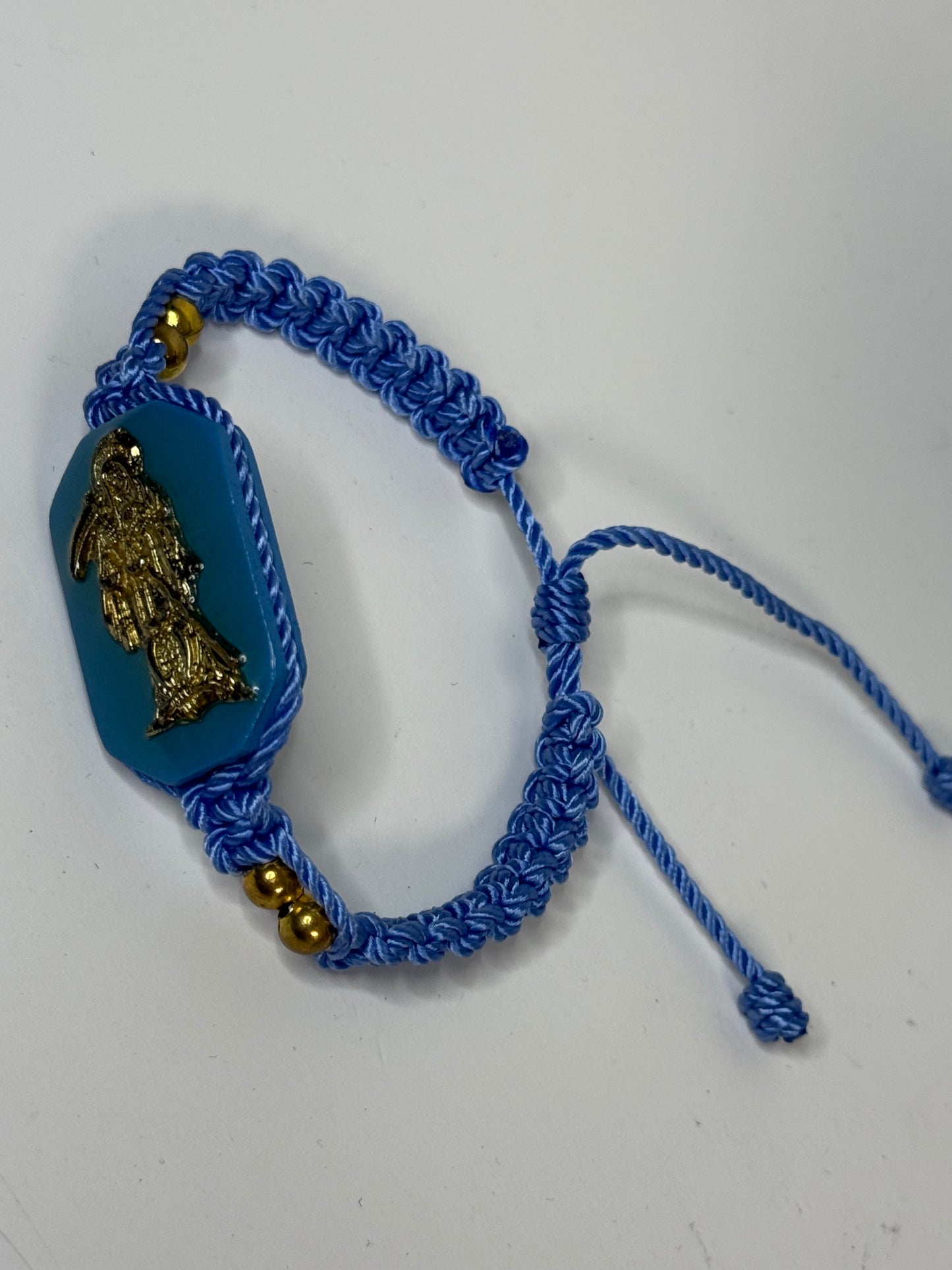 Pulsera De La Santa Muerte Tejida a Mano con (dorada) /Hand-woven Santa Muerte bracelet with (gold)