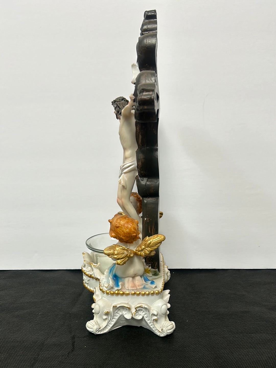 Crucifijo de Jesus con Angeles y base para vela 12”/Crucifix of Jesus with Angels and candle holder 12"