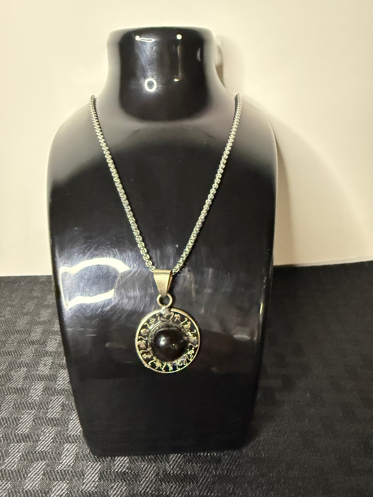 Dije Onyx y Tetragrammaton