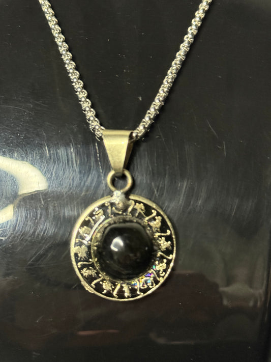 Dije Onyx y Tetragrammaton