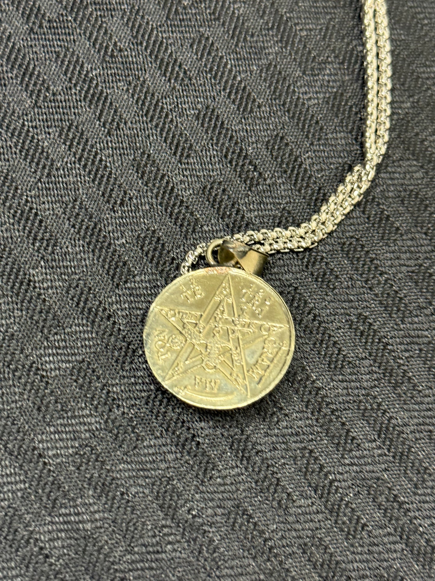 Dije Onyx y Tetragrammaton